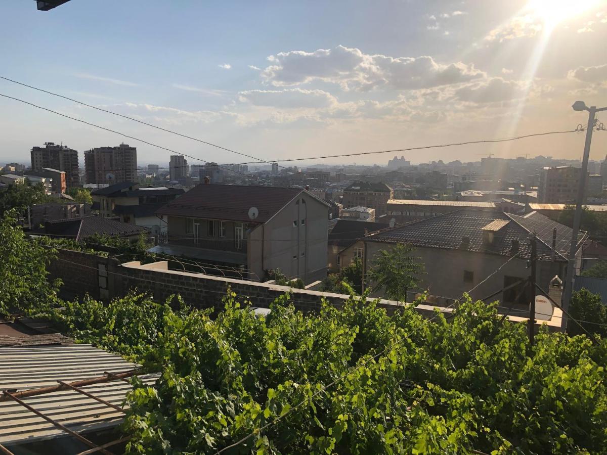 Hillside Guest House Єреван Екстер'єр фото