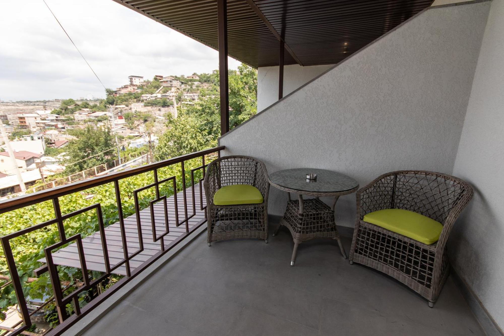 Hillside Guest House Єреван Екстер'єр фото