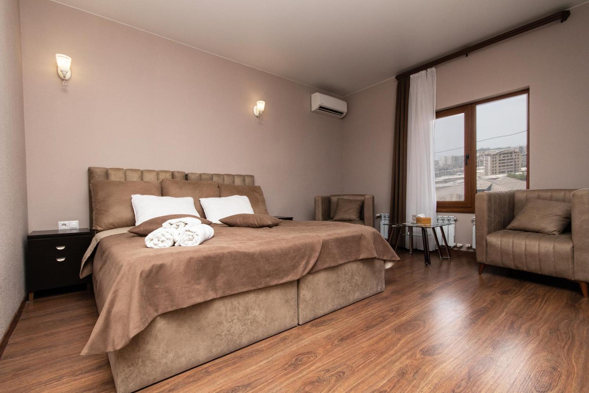 Hillside Guest House Єреван Екстер'єр фото