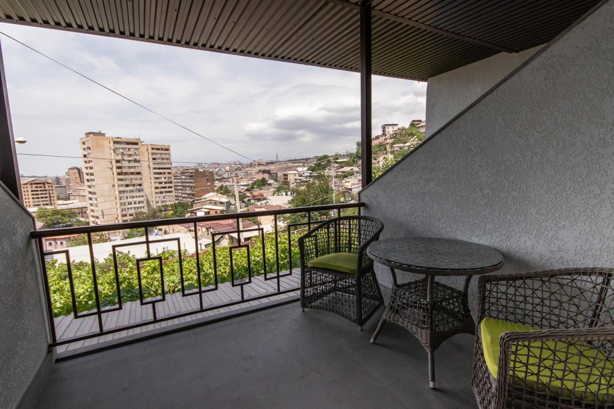 Hillside Guest House Єреван Екстер'єр фото