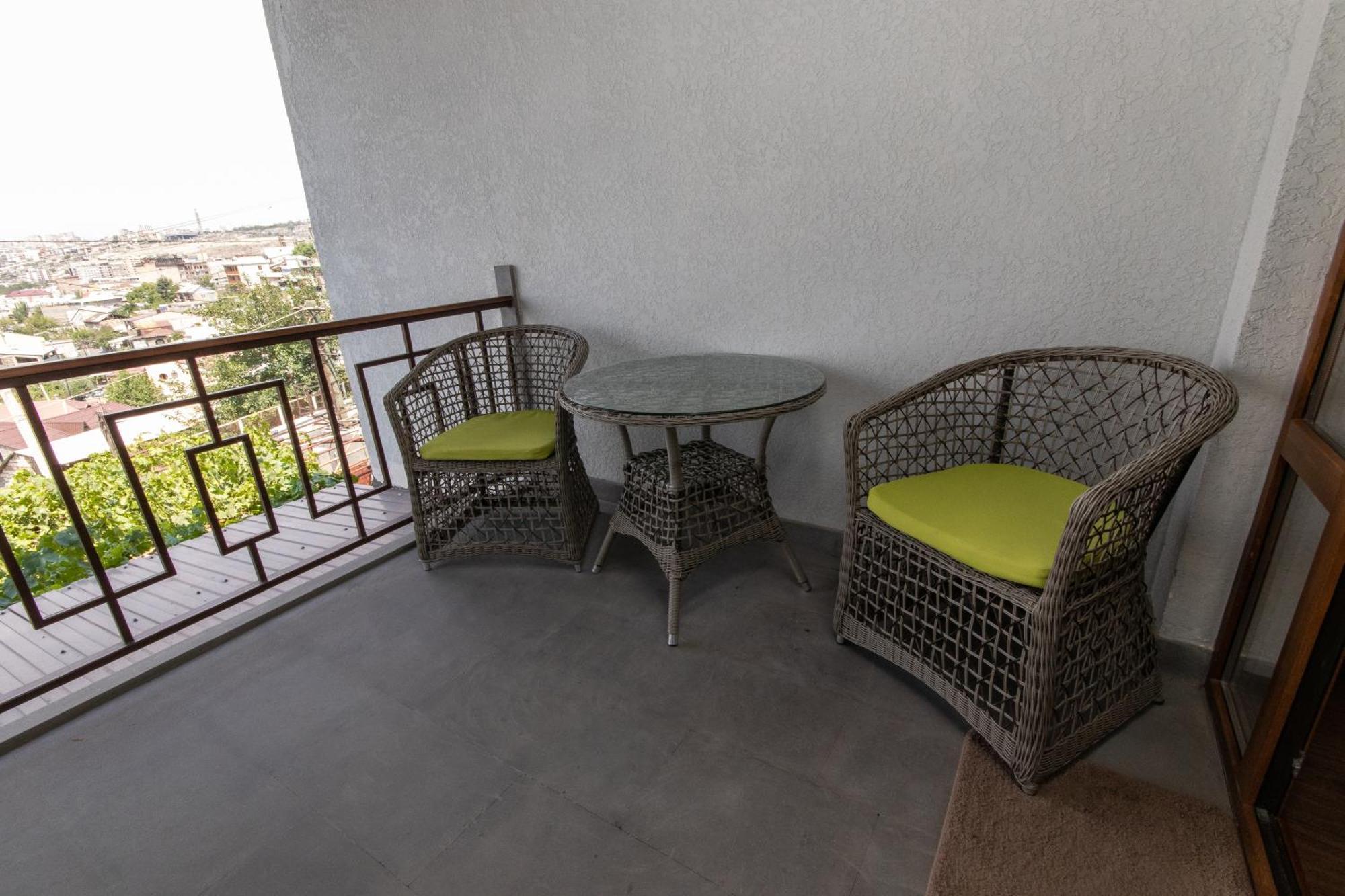 Hillside Guest House Єреван Екстер'єр фото